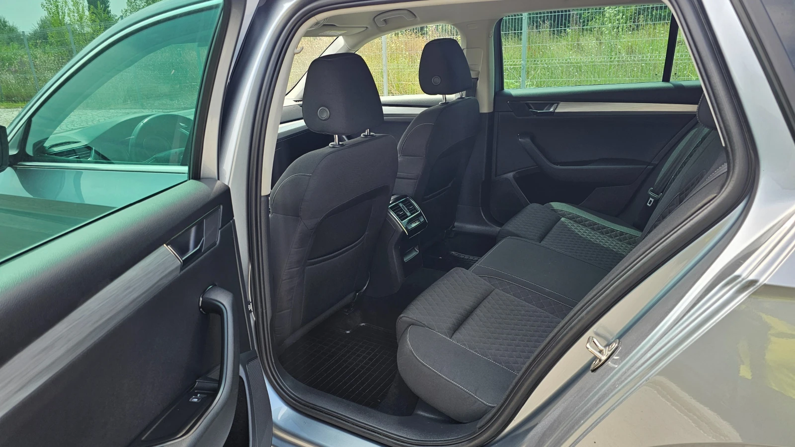 Skoda Octavia 2.0TDI  Avtomatik , снимка 11 - Автомобили и джипове - 55693163