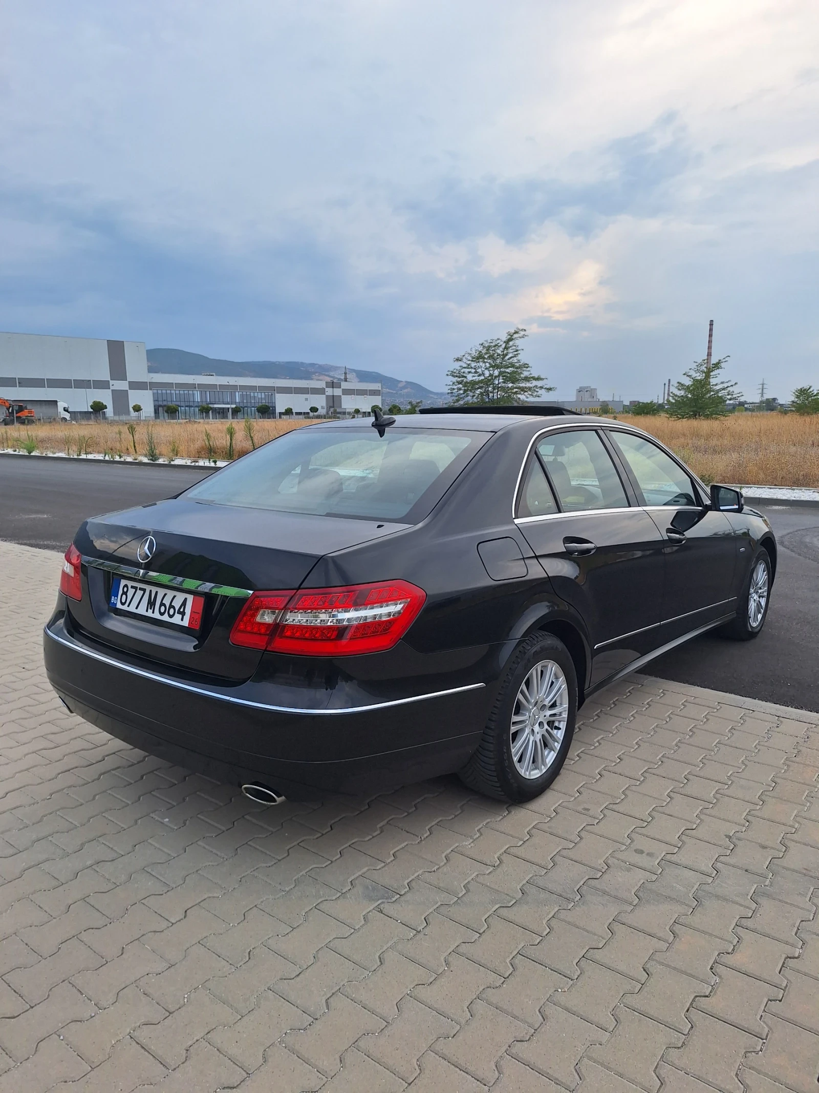 Mercedes-Benz E 350 3.5 CDI Avantgarde , снимка 3 - Автомобили и джипове - 55932325