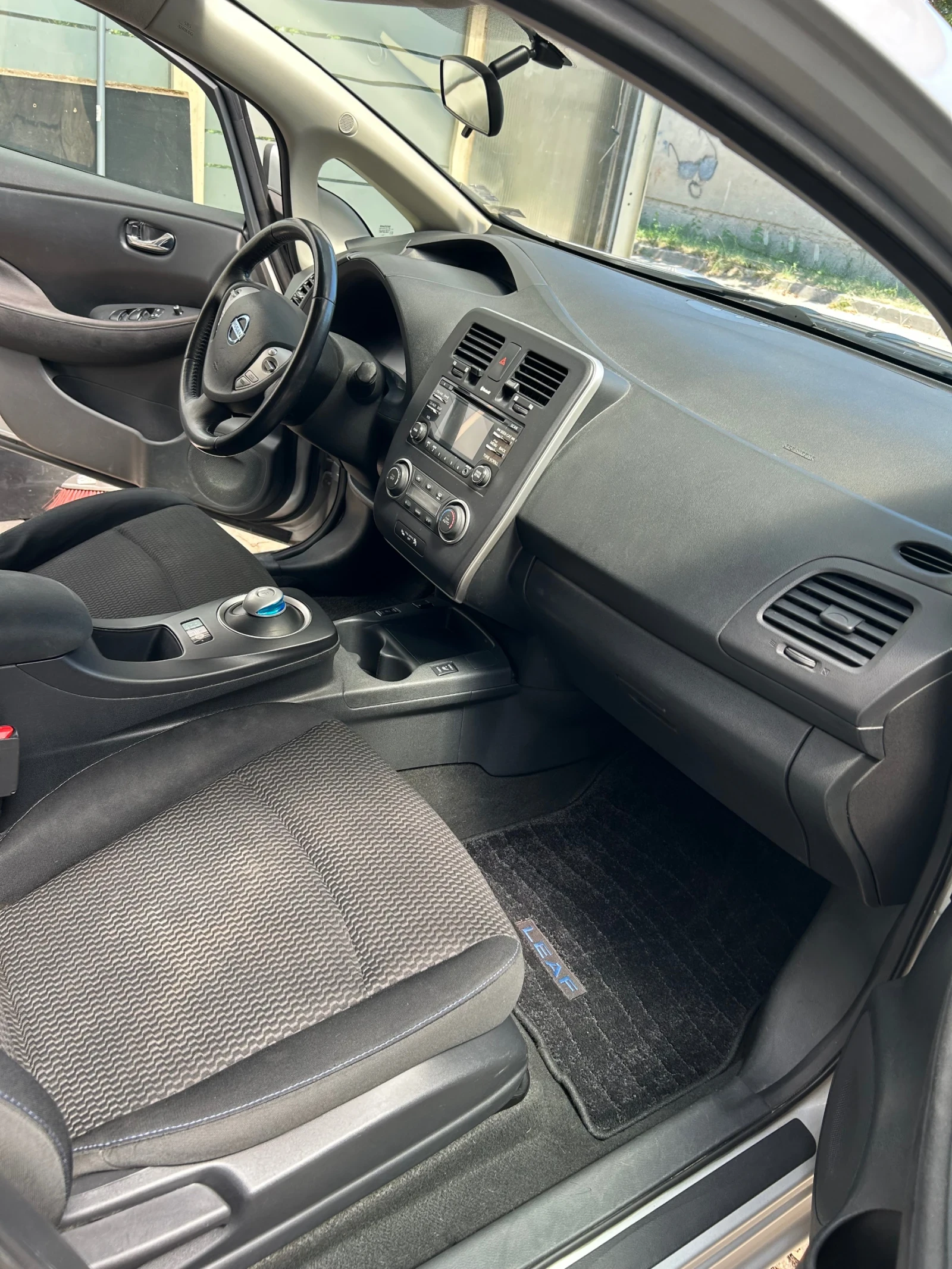 Nissan Leaf , снимка 10 - Автомобили и джипове - 55960915