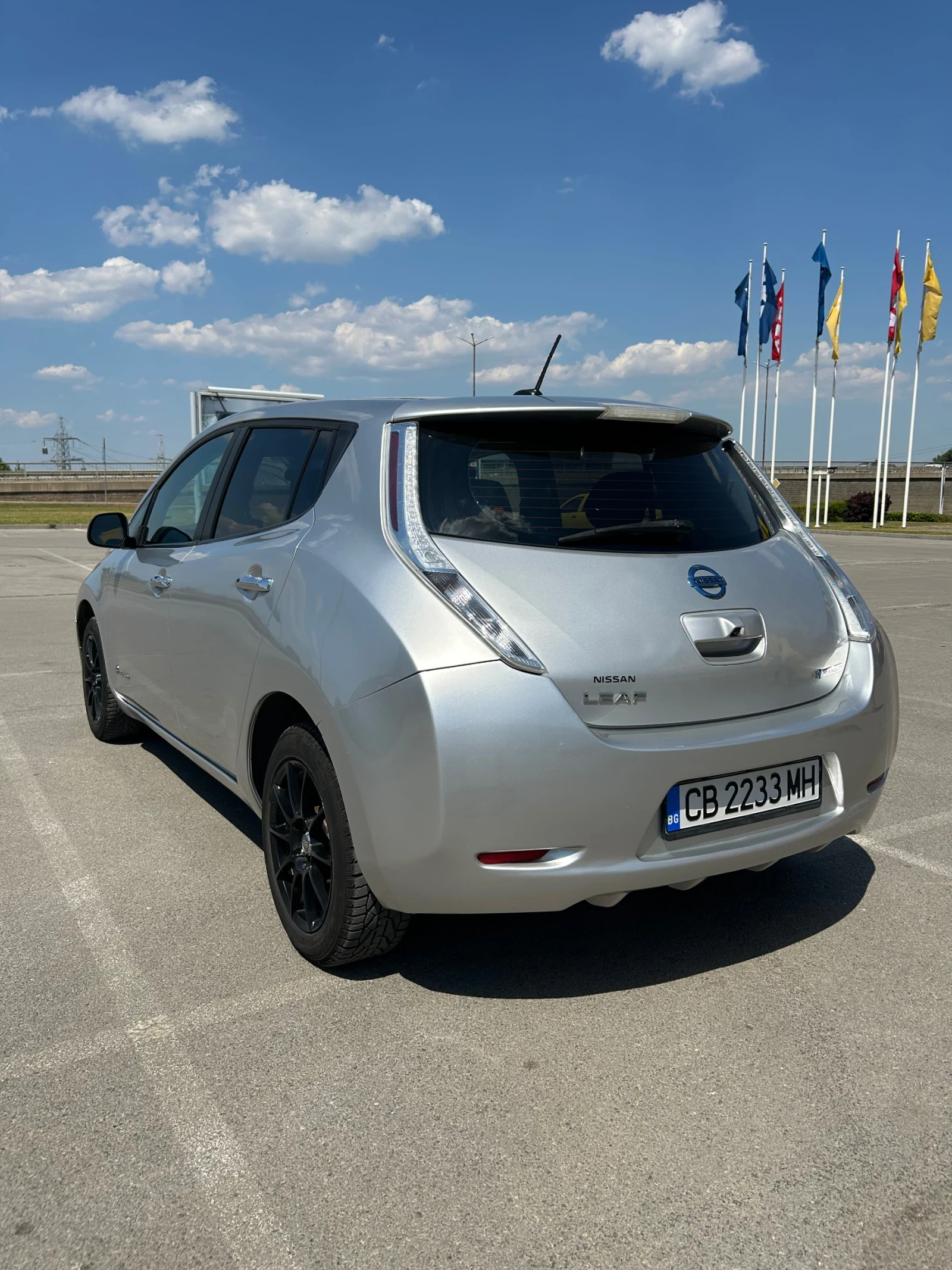 Nissan Leaf , снимка 8 - Автомобили и джипове - 55960915