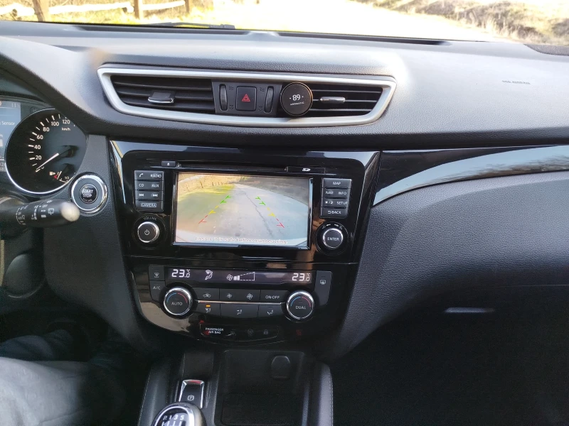 Nissan Qashqai 1.2 DIG-T, снимка 4 - Автомобили и джипове - 52617389