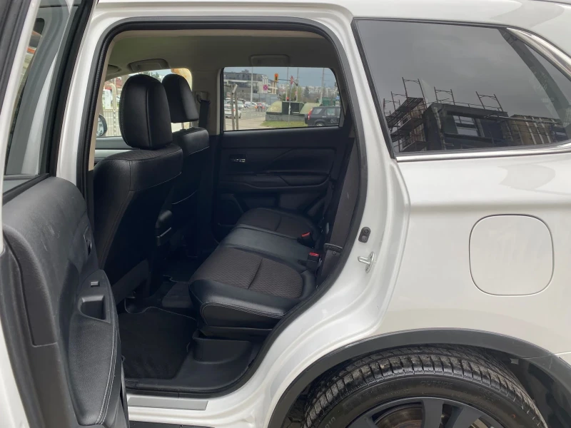 Mitsubishi Outlander 2.0PHEV/4x4, снимка 14 - Автомобили и джипове - 52707029