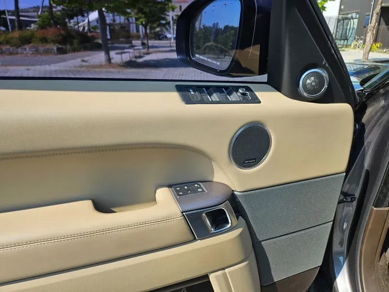 Land Rover Range Rover Sport 3.0D, снимка 12 - Автомобили и джипове - 54500571