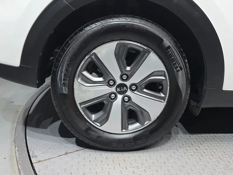 Kia Niro LUXURY ПОДГРЕВ* КАМЕРА* ПАРКТРОНИК* НАВИГАЦИЯ, снимка 5 - Автомобили и джипове - 56655710