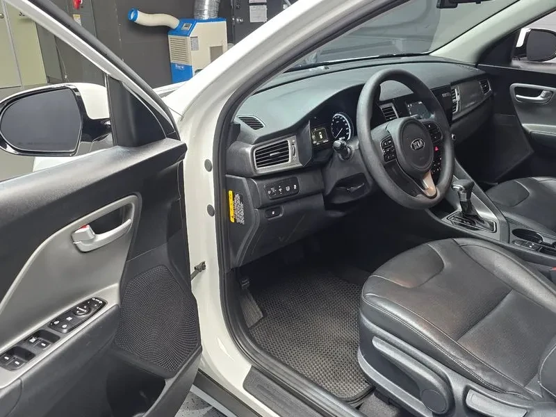 Kia Niro LUXURY ПОДГРЕВ* КАМЕРА* ПАРКТРОНИК* НАВИГАЦИЯ, снимка 10 - Автомобили и джипове - 56655710
