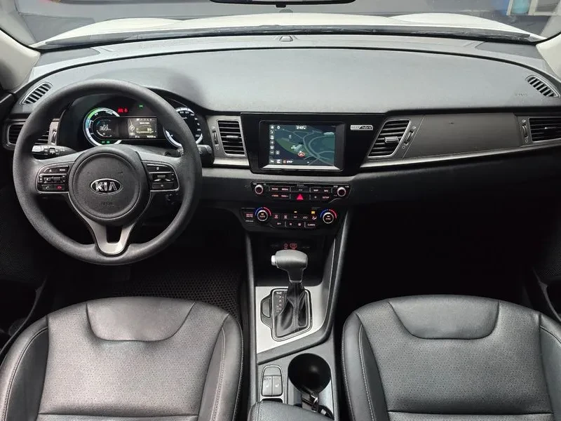 Kia Niro LUXURY ПОДГРЕВ* КАМЕРА* ПАРКТРОНИК* НАВИГАЦИЯ, снимка 7 - Автомобили и джипове - 56655710