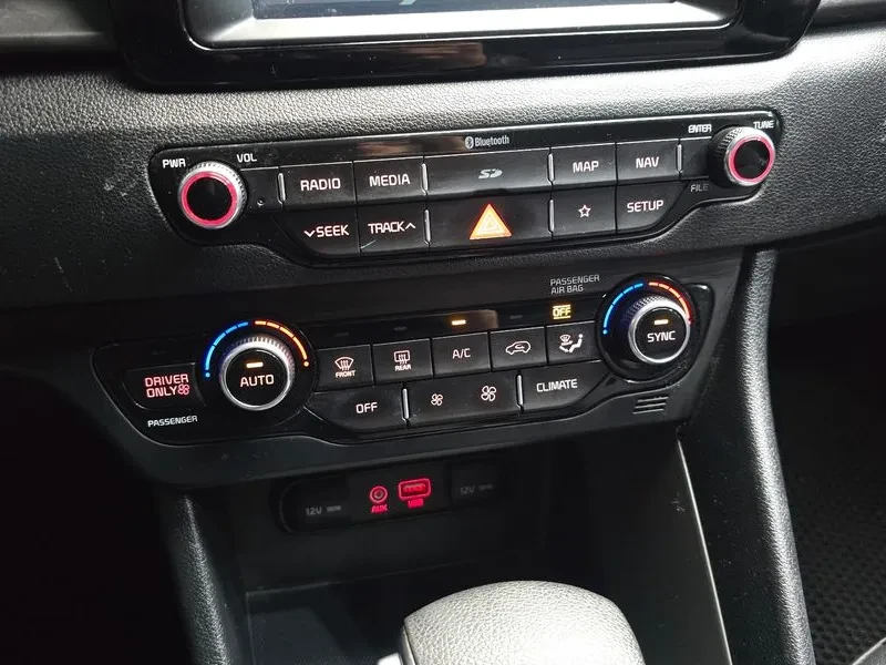 Kia Niro LUXURY ПОДГРЕВ* КАМЕРА* ПАРКТРОНИК* НАВИГАЦИЯ, снимка 16 - Автомобили и джипове - 56655710
