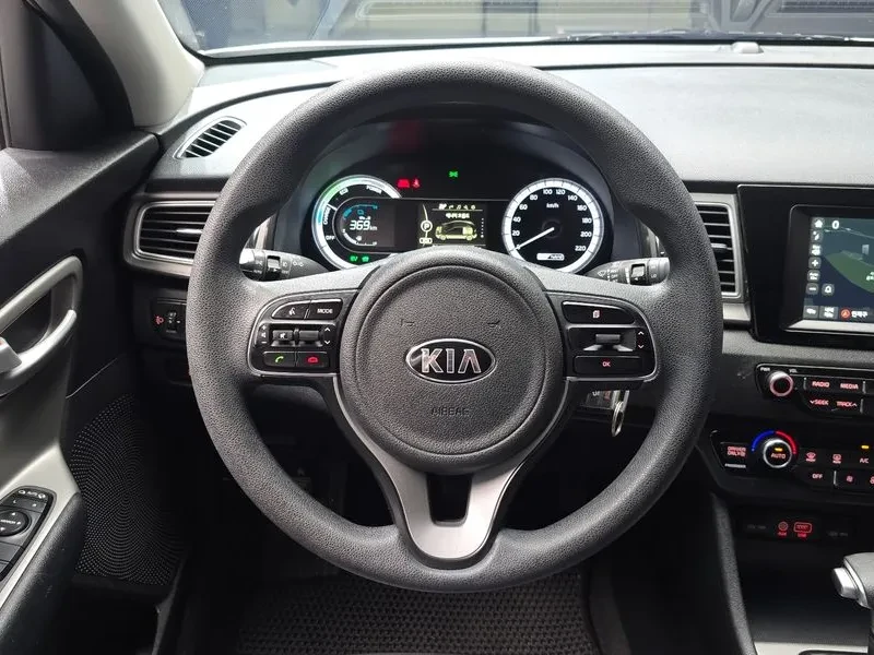 Kia Niro LUXURY ПОДГРЕВ* КАМЕРА* ПАРКТРОНИК* НАВИГАЦИЯ, снимка 13 - Автомобили и джипове - 56655710