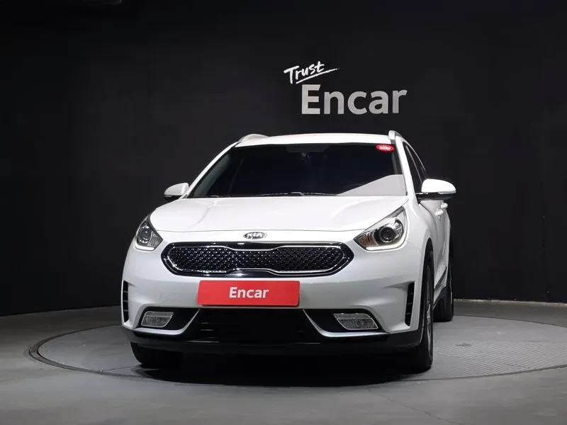 Kia Niro LUXURY ПОДГРЕВ* КАМЕРА* ПАРКТРОНИК* НАВИГАЦИЯ, снимка 3 - Автомобили и джипове - 56655710
