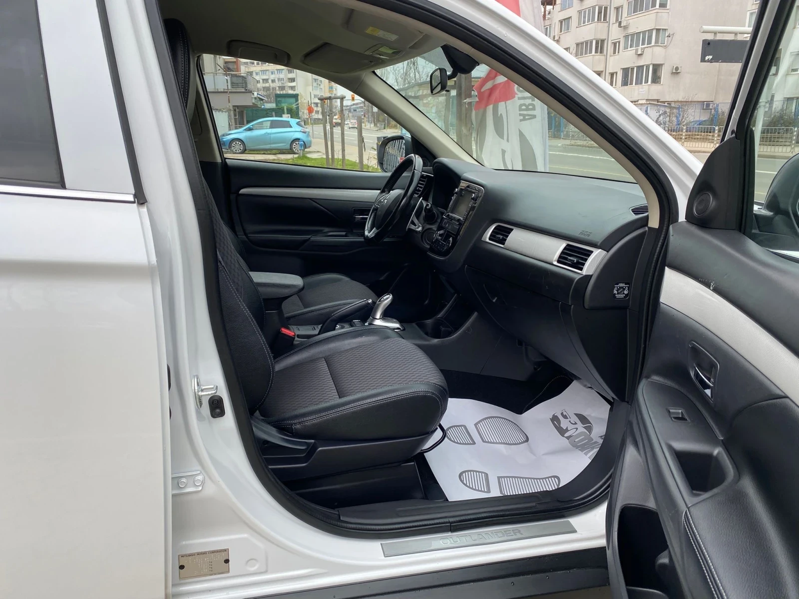 Mitsubishi Outlander 2.0PHEV/4x4 | Mobile.bg   11