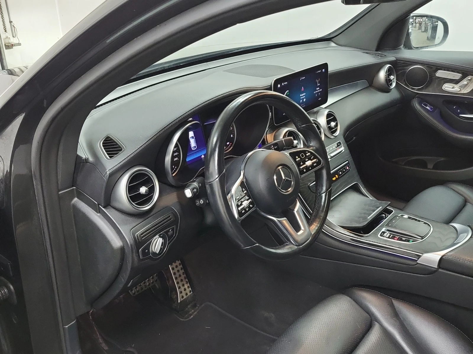 Mercedes-Benz GLC 300 AMG-Line * Без забележки * CARFAX *  - изображение 7