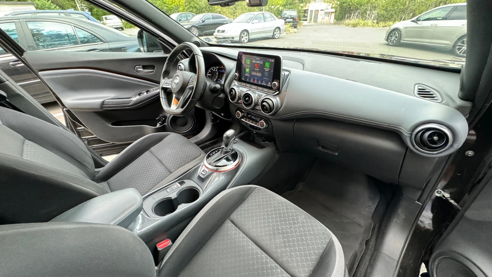 Nissan Juke 1.0 DIG-T N-Design 7DTC, снимка 8 - Автомобили и джипове - 53812911