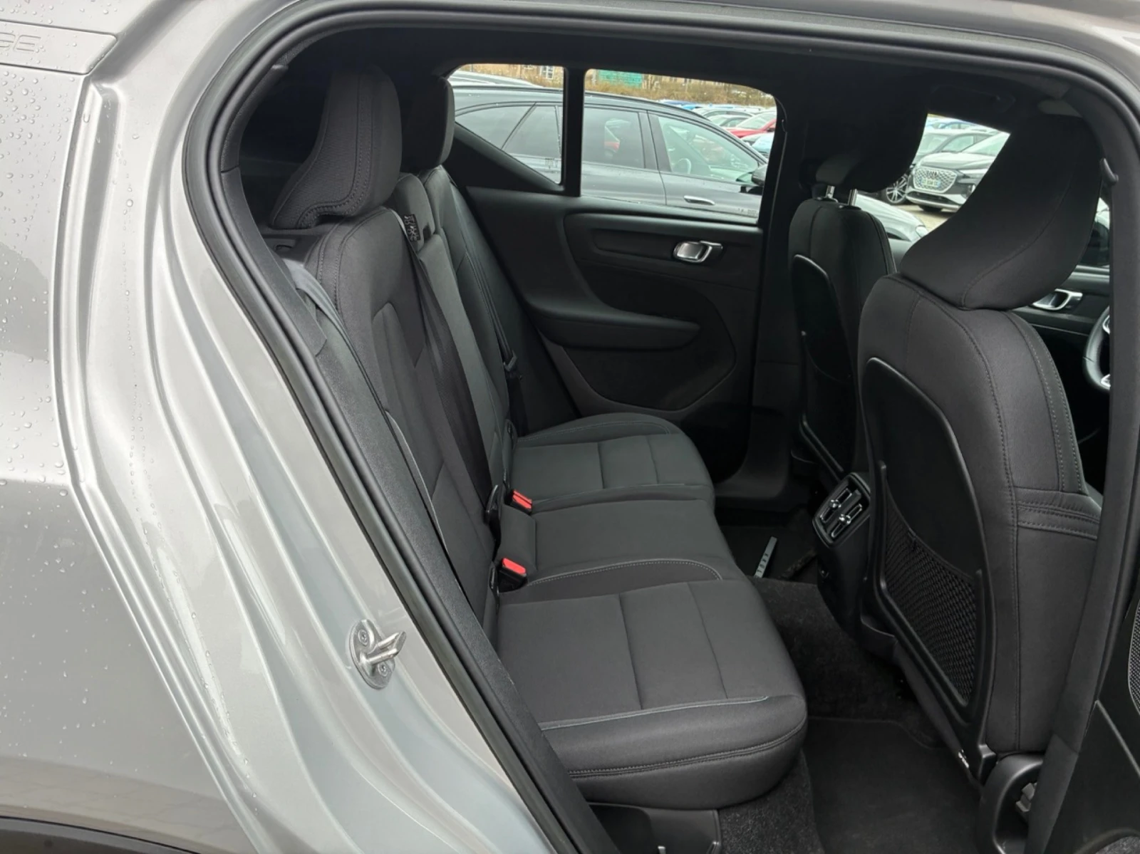 Volvo XC40 Core - Electric, снимка 12 - Автомобили и джипове - 53995815