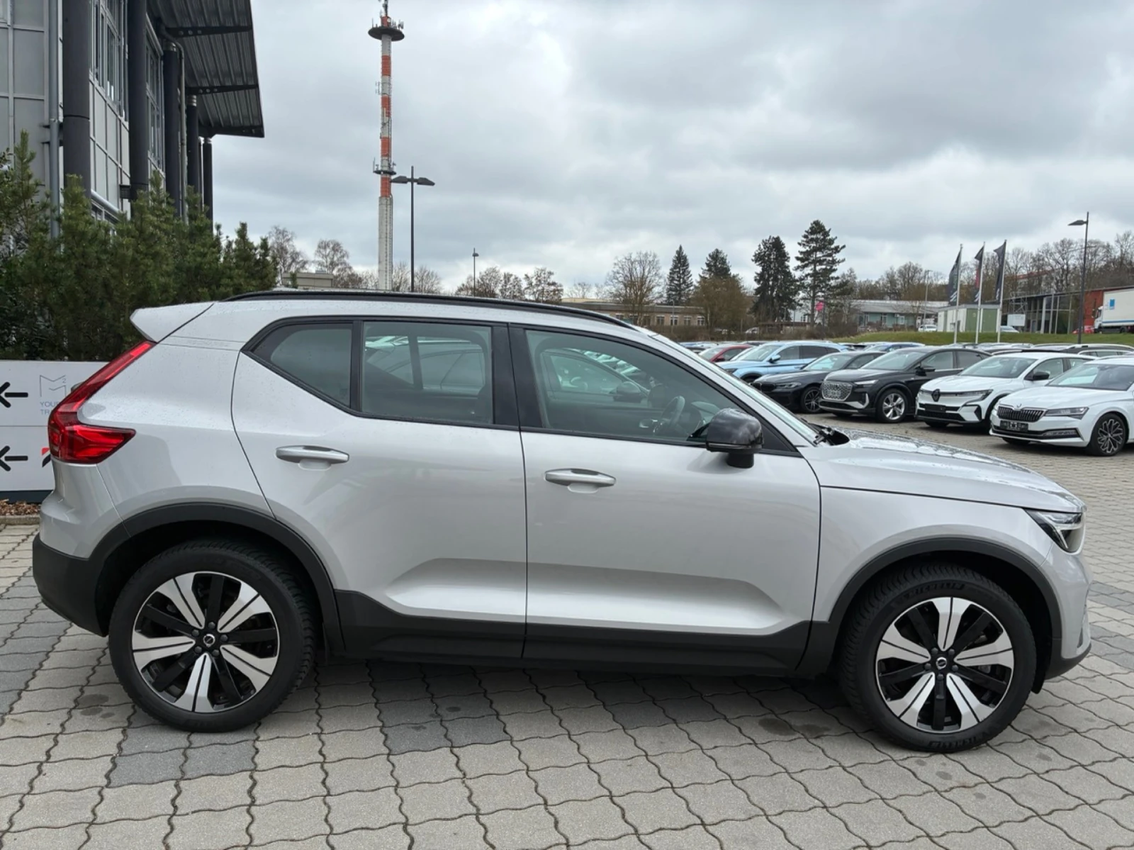 Volvo XC40 Core - Electric, снимка 3 - Автомобили и джипове - 53995815