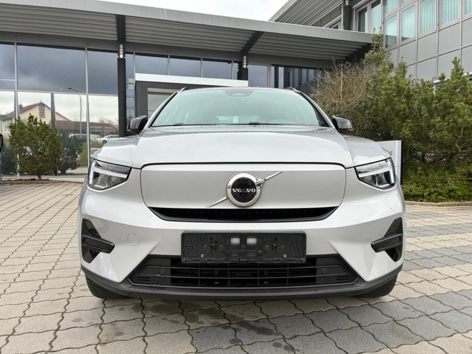 Volvo XC40 Core - Electric, снимка 14 - Автомобили и джипове - 53995815