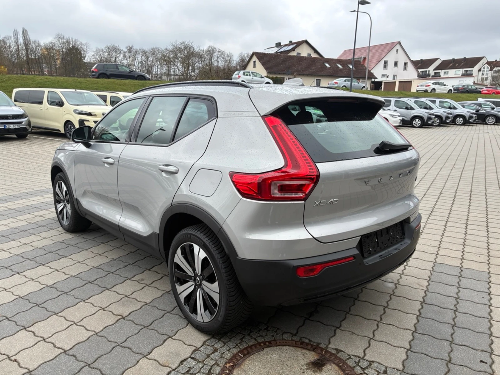 Volvo XC40 Core - Electric, снимка 6 - Автомобили и джипове - 53995815