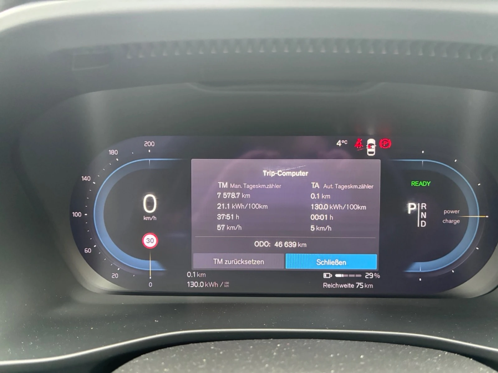 Volvo XC40 Core - Electric, снимка 17 - Автомобили и джипове - 53995815