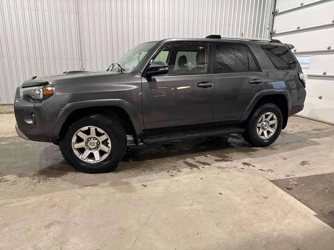 Toyota 4runner * SR5 * 2 КЛЮЧА * ШИБИДАХ * ПОДГРЕВ * КАМЕРА, снимка 2 - Автомобили и джипове - 54214617