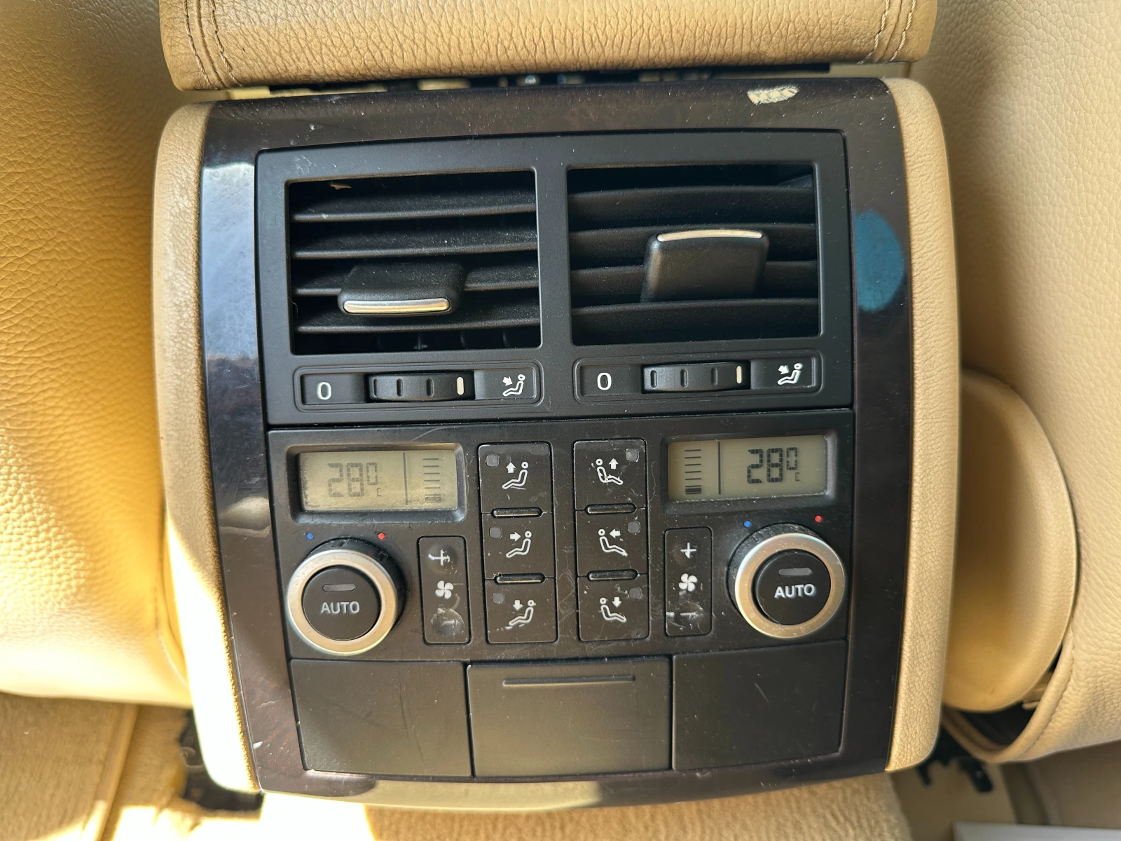 VW Touareg 4.2i с ГАЗ, снимка 11 - Автомобили и джипове - 54256571