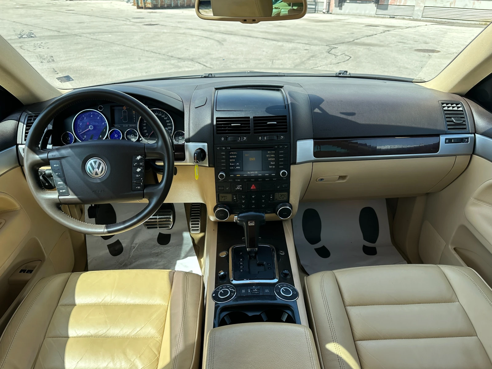 VW Touareg 4.2i с ГАЗ, снимка 12 - Автомобили и джипове - 54256571