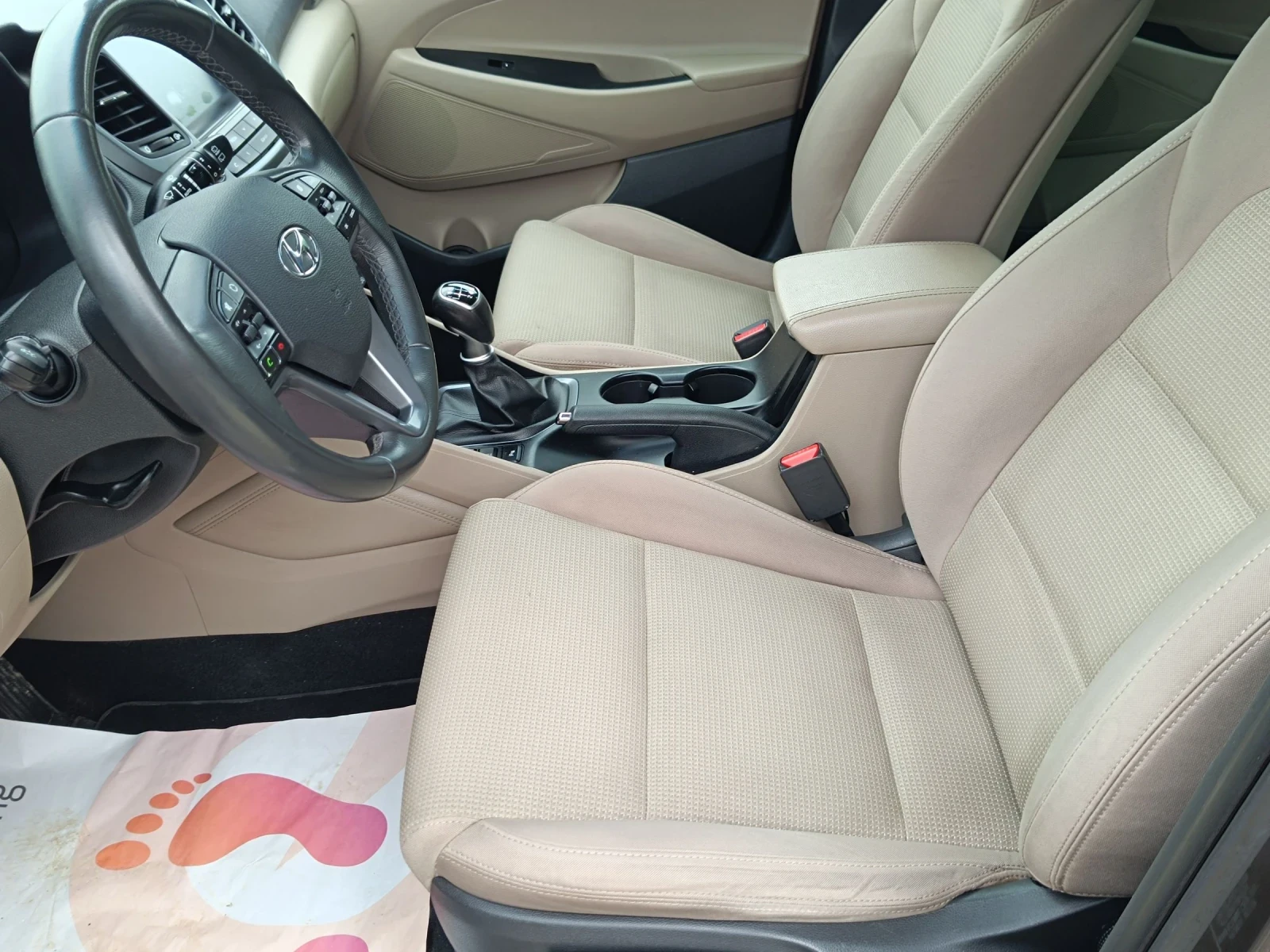 Hyundai Tucson 1.6, снимка 6 - Автомобили и джипове - 54898808