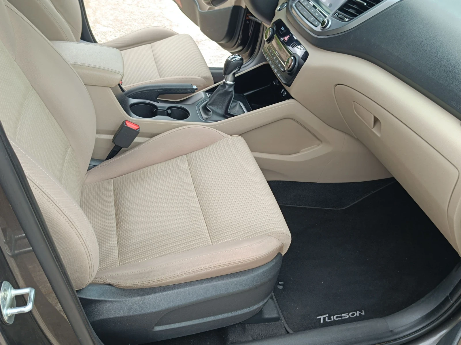 Hyundai Tucson 1.6, снимка 7 - Автомобили и джипове - 54898808