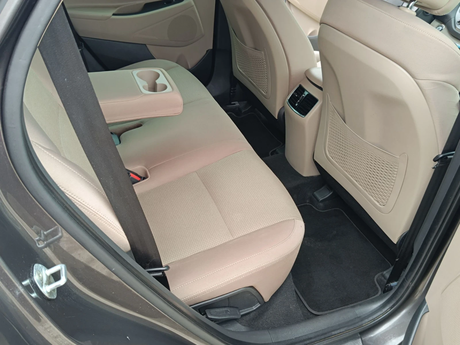 Hyundai Tucson 1.6, снимка 8 - Автомобили и джипове - 54898808