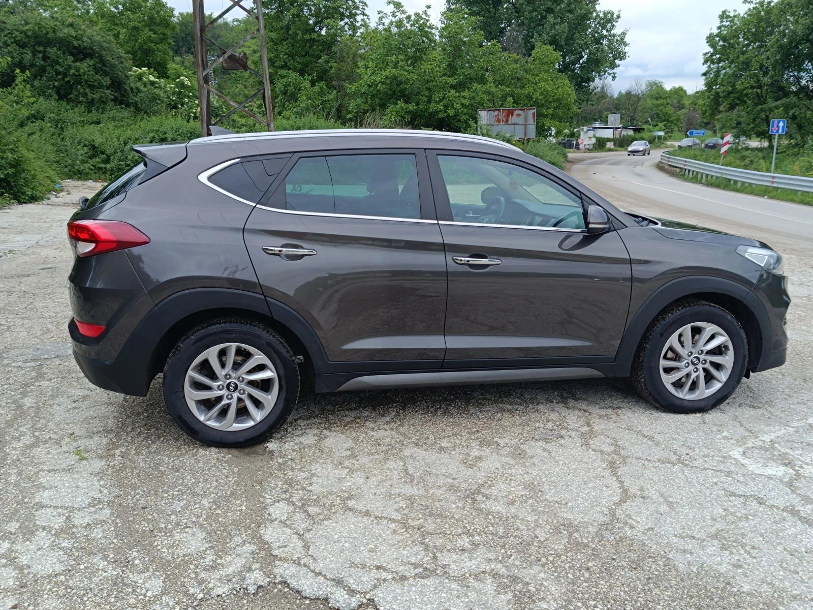 Hyundai Tucson 1.6, снимка 3 - Автомобили и джипове - 54898808