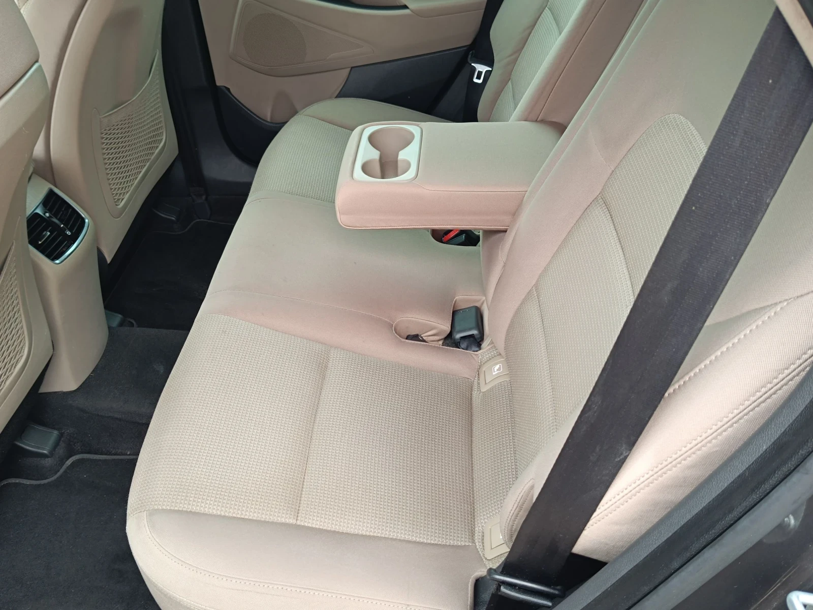 Hyundai Tucson 1.6, снимка 9 - Автомобили и джипове - 54898808