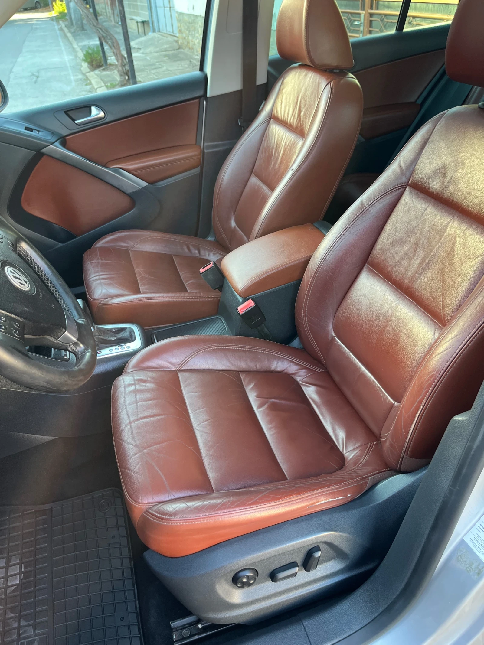 VW Tiguan DSG-4x4-Full-BiXenon, снимка 5 - Автомобили и джипове - 55971680