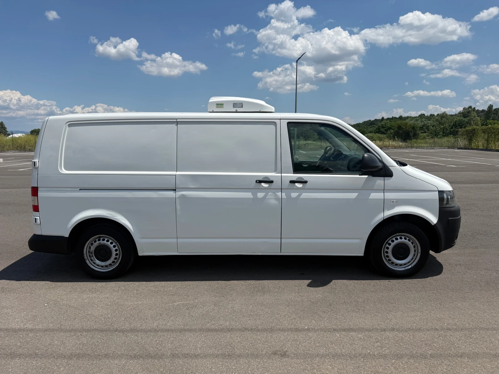 VW Transporter T6 Хладилен Перфектен, снимка 8 - Бусове и автобуси - 55321328