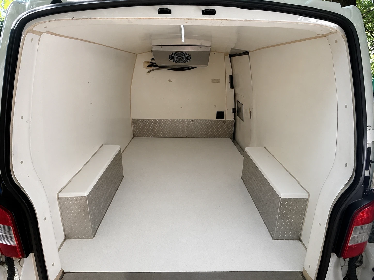 VW Transporter T6 Хладилен Перфектен, снимка 15 - Бусове и автобуси - 55321328