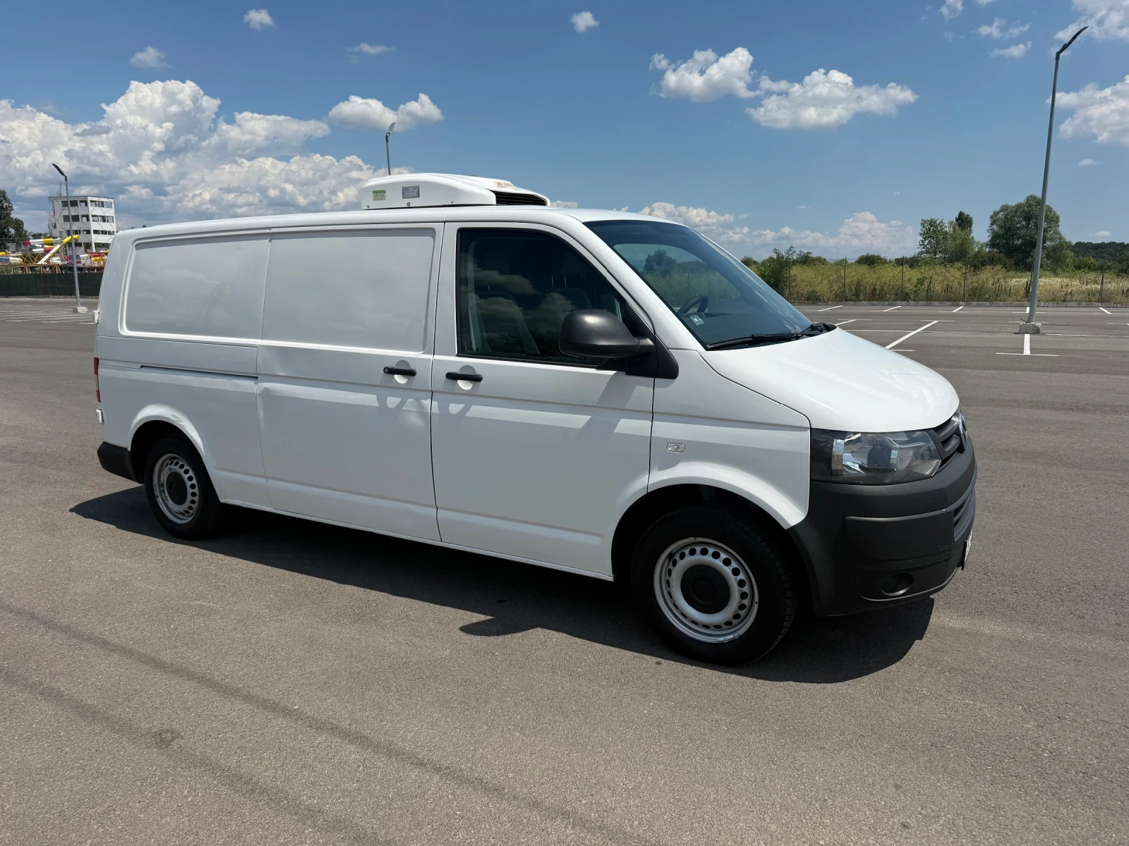 VW Transporter T6 Хладилен Перфектен, снимка 9 - Бусове и автобуси - 55321328