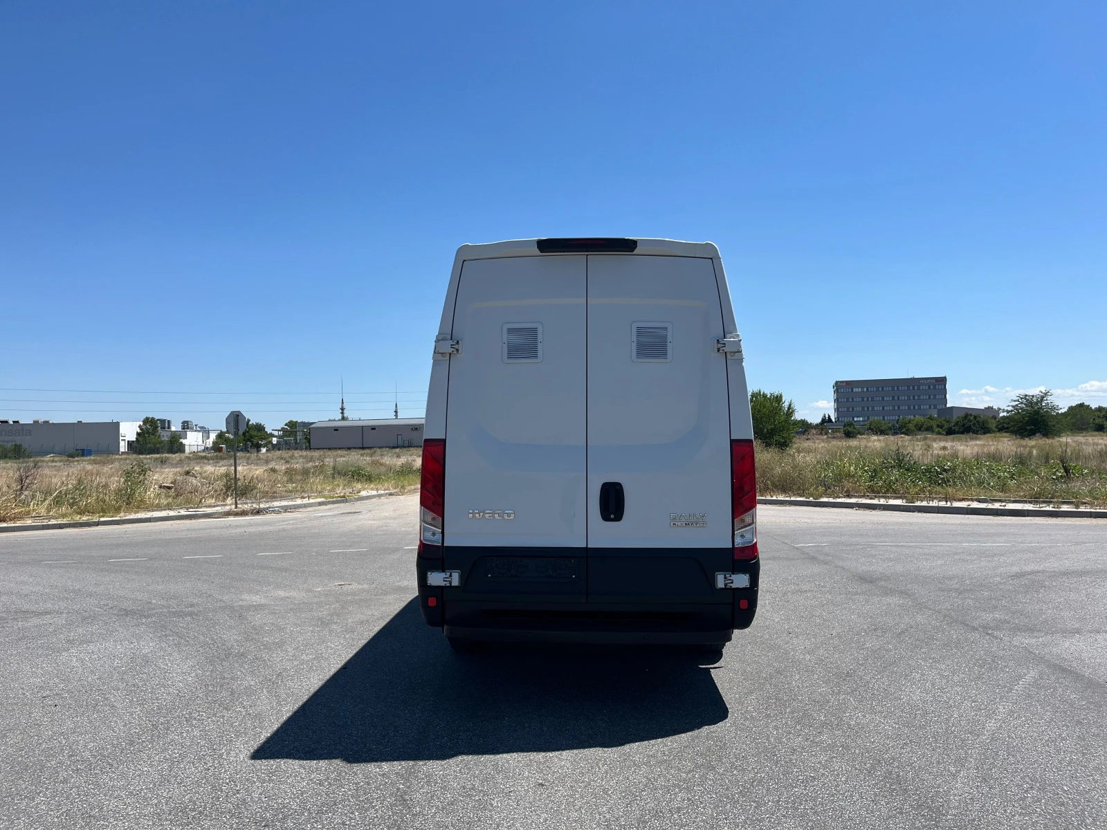 Iveco Daily 35S14 L2H2 140KC ЕВРО 6C ZF-АВТ. ПЕРФЕКТЕН, снимка 4 - Бусове и автобуси - 55471307
