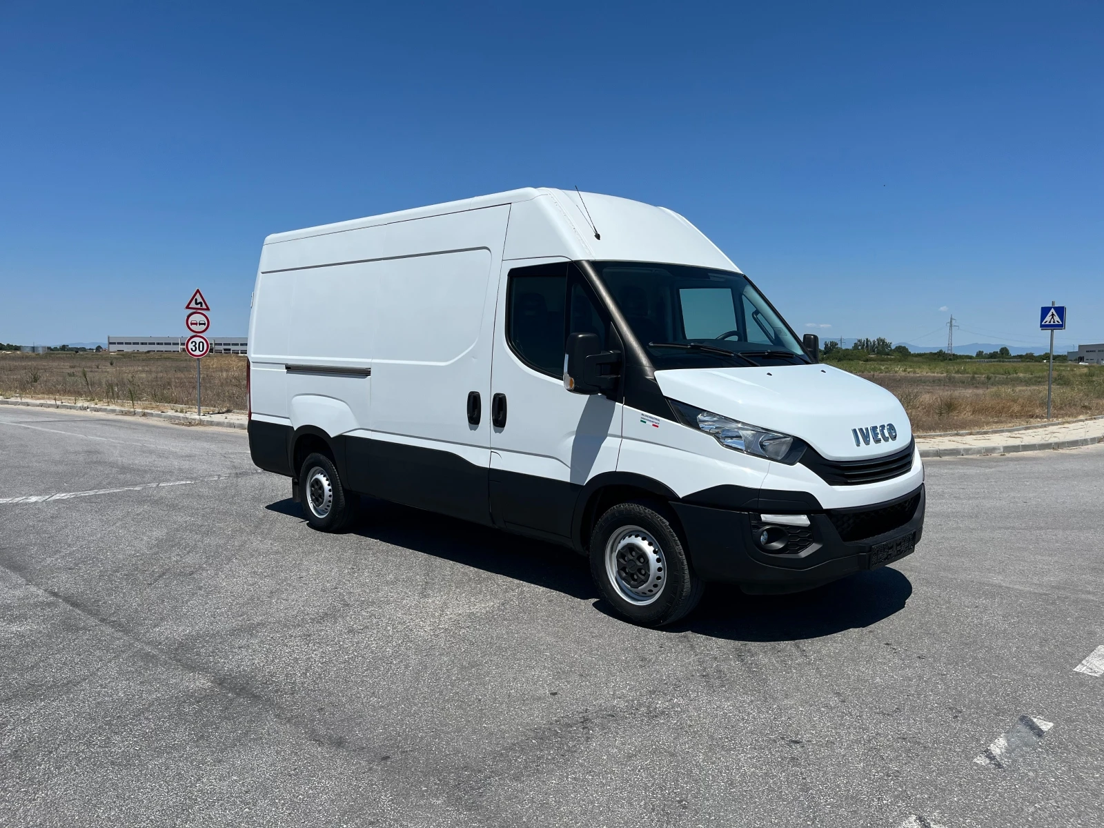 Iveco Daily 35S14 L2H2 140KC ЕВРО 6C ZF-АВТ. ПЕРФЕКТЕН, снимка 8 - Бусове и автобуси - 55471307