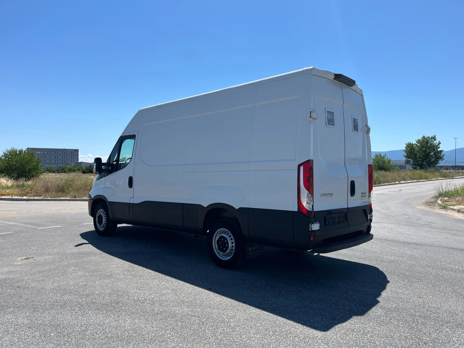Iveco Daily 35S14 L2H2 140KC ЕВРО 6C ZF-АВТ. ПЕРФЕКТЕН, снимка 3 - Бусове и автобуси - 55471307
