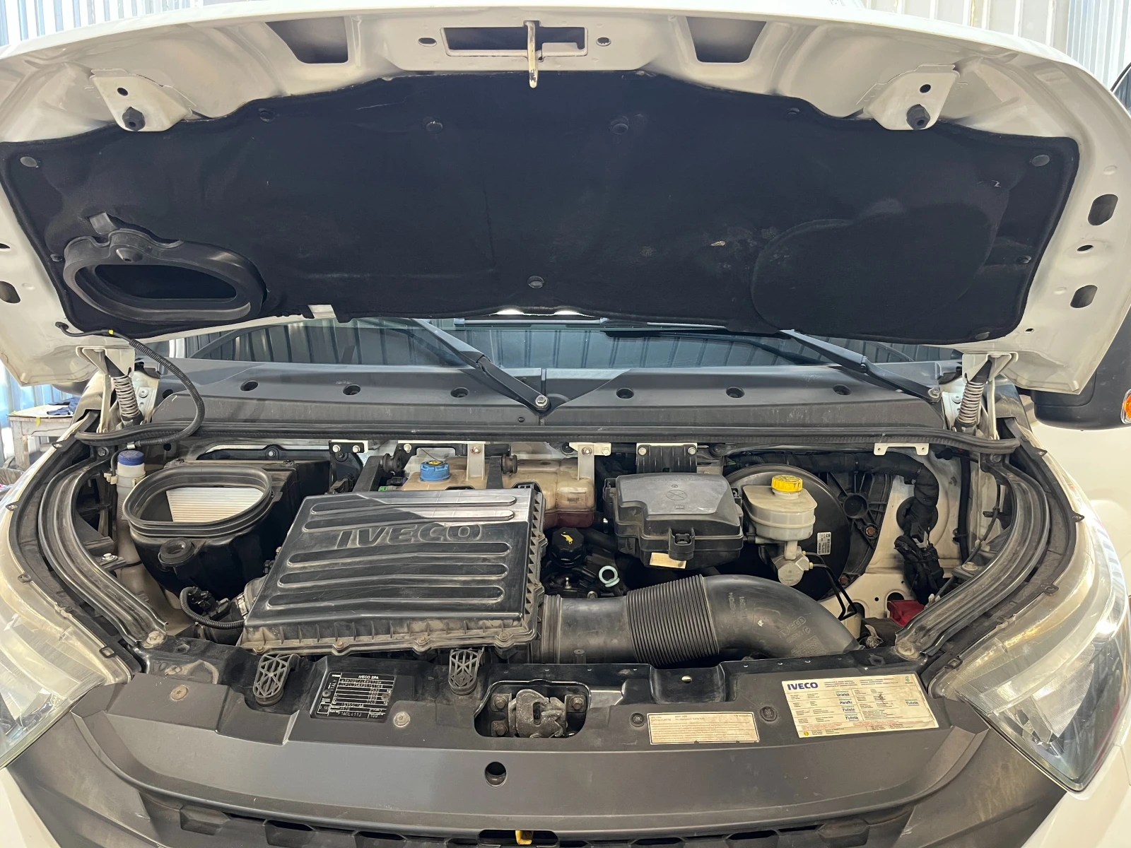 Iveco Daily 35S14 L2H2 140KC ЕВРО 6C ZF-АВТ. ПЕРФЕКТЕН, снимка 15 - Бусове и автобуси - 55471307