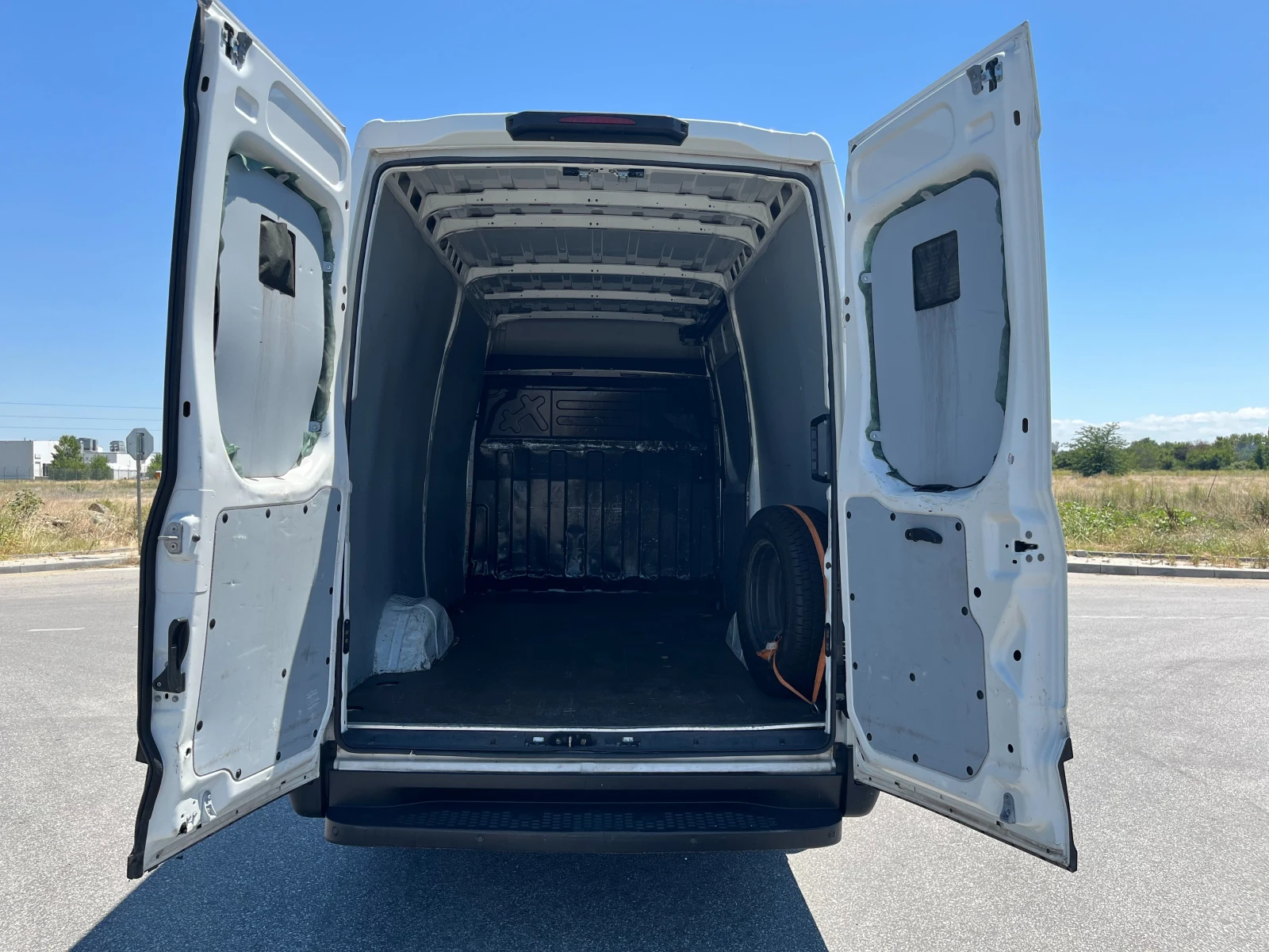 Iveco Daily 35S14 L2H2 140KC ЕВРО 6C ZF-АВТ. ПЕРФЕКТЕН, снимка 5 - Бусове и автобуси - 55471307