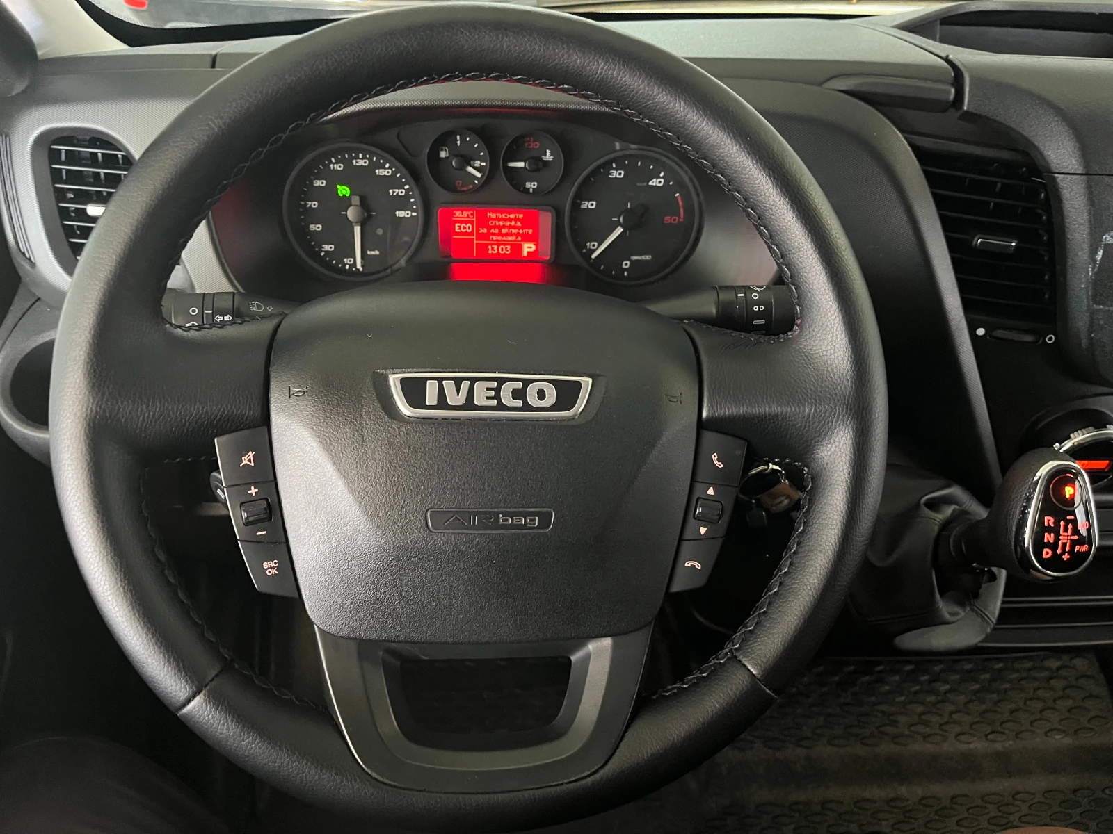 Iveco Daily 35S14 L2H2 140KC ЕВРО 6C ZF-АВТ. ПЕРФЕКТЕН, снимка 12 - Бусове и автобуси - 55471307