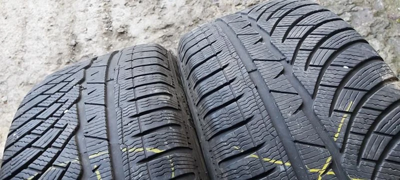 Гуми Зимни 245/45R18, снимка 2 - Гуми и джанти - 35125062