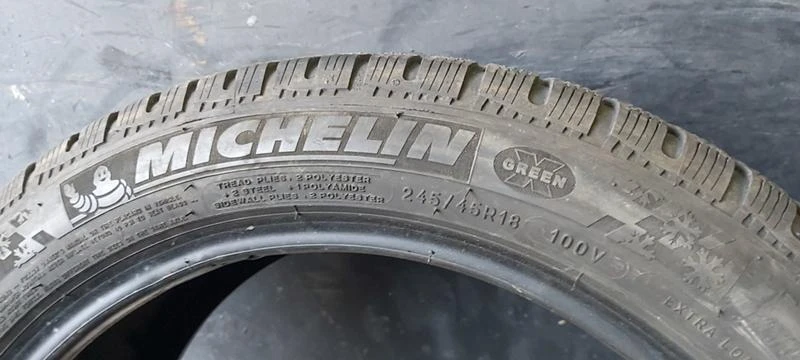 Гуми Зимни 245/45R18, снимка 4 - Гуми и джанти - 35125062