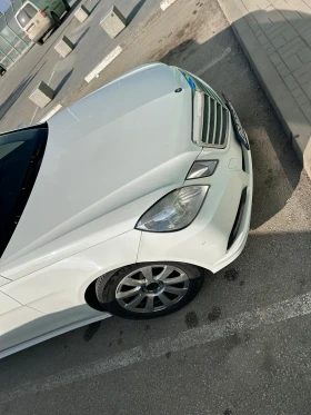 Mercedes-Benz E 200 Обслужен , снимка 2