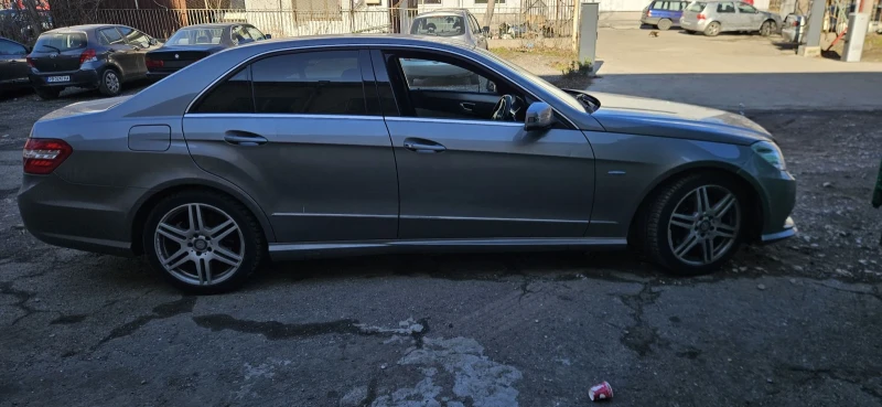 Mercedes-Benz E 220 AMG, снимка 9 - Автомобили и джипове - 48601539