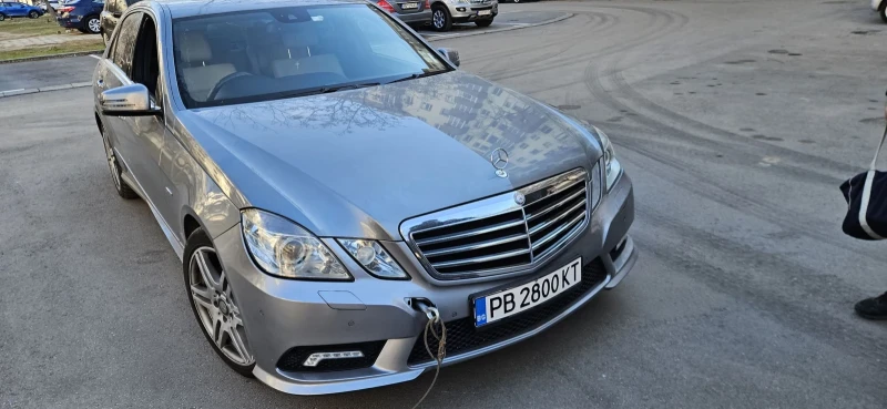 Mercedes-Benz E 220 AMG, снимка 2 - Автомобили и джипове - 48601539