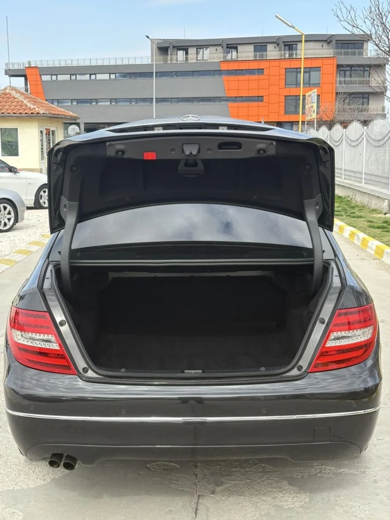 Mercedes-Benz C 180 Avantgarde Автомат Седан, снимка 14 - Автомобили и джипове - 49605050