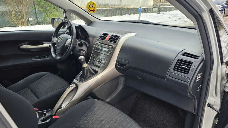 Toyota Auris 1.6, снимка 11 - Автомобили и джипове - 53091003
