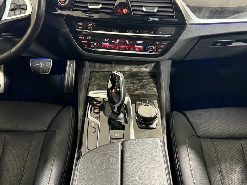 BMW 540 XDRIVE * CAMERA * LED * ПОДГРЕВ * NAVI, снимка 14 - Автомобили и джипове - 53396925