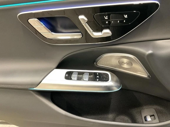 Mercedes-Benz E 450 4Matic = AMG Line = Premium Гаранция - изображение 5