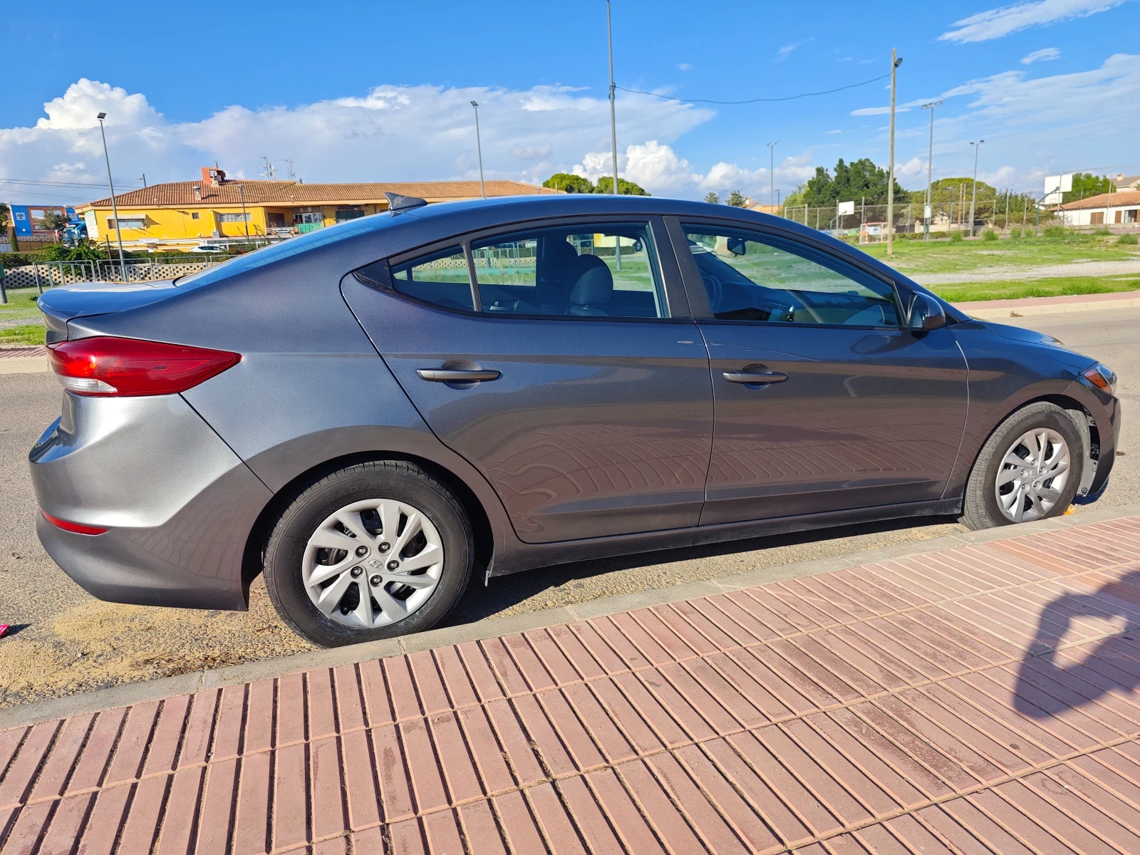 Hyundai Elantra | Mobile.bg   5