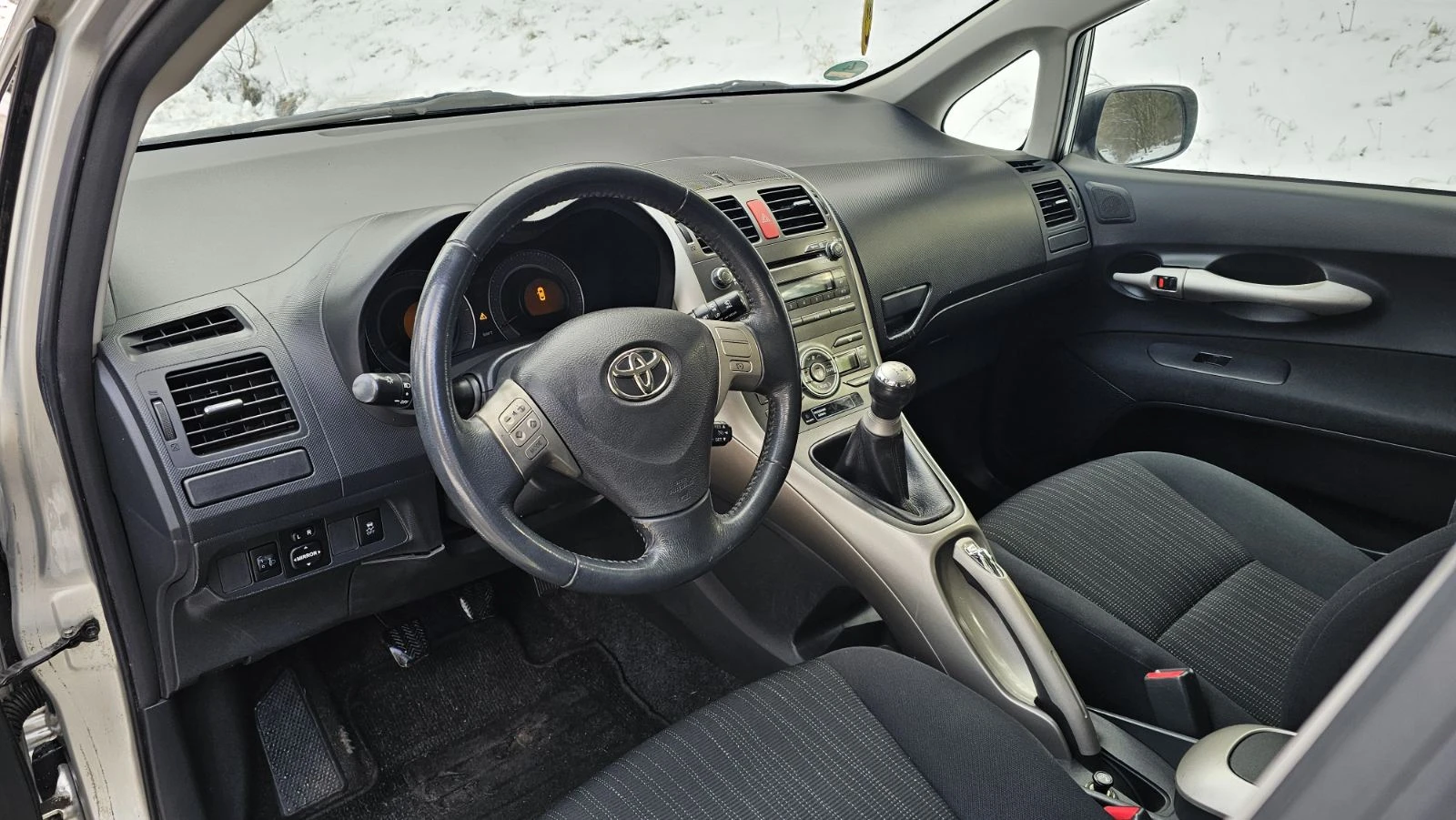 Toyota Auris 1.6 - изображение 9